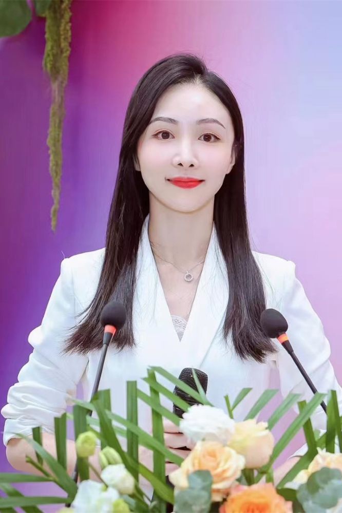 北京 董含露
